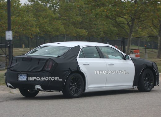 Chrysler 300: immagini spia della nuova generazione per il 2012 - Fotogallery - 1